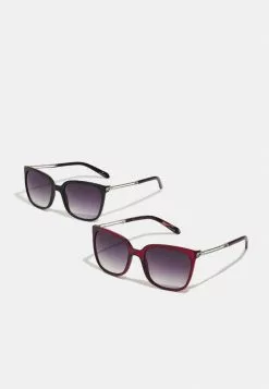 Toma de corriente ✔️ Anna Field 2 PACK - Gafas De Sol - Black/red, Mujer 🔔