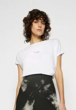 Toma de corriente 🛒 Anna Field Camiseta Básica - White, Mujer 🥰 9 Toma de corriente 🛒 Anna Field Camiseta Básica - White, Mujer 🥰 -Anna Field Tienda de ventas 1df6dd0f36774da181cd708100df3950