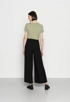 Las mejores reseñas de ✔️ Anna Field TEXTURED LIGHTWEIGHT PALAZZO PANT - Pantalones - Black, Mujer ⭐ -Anna Field Tienda de ventas 208b61a51002495d987dee9a2d1ee9e8