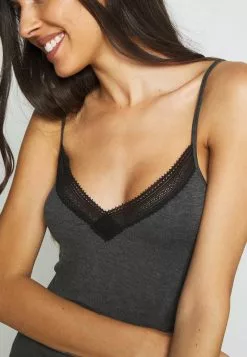 Las mejores reseñas de 🌟 Anna Field CLAIRE FAGOTTING SHORT SET - Pijama - Grey, Mujer 🎉 9 Las mejores reseñas de 🌟 Anna Field CLAIRE FAGOTTING SHORT SET - Pijama - Grey, Mujer 🎉 -Anna Field Tienda de ventas 2b01fd5654bb43859103ff07e2a7a456