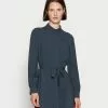 Mejor precio ⭐ Anna Field WOVEN BLOUSE 👗 DRESS PLEATS BELT - Vestido Informal - Dark Blue, Mujer 🧨