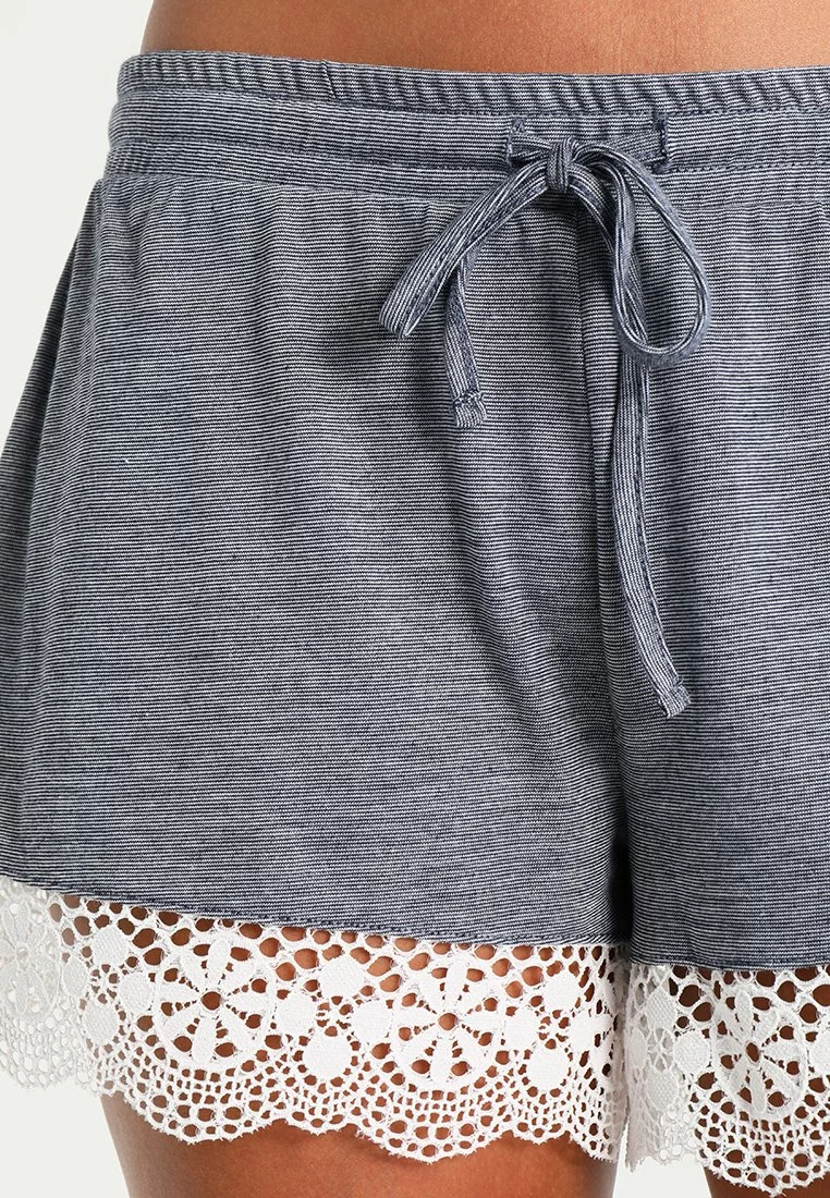 Comprar ⌛ Anna Field SARAH SHORT PJ SET WITH CROCHET LACE - Pijama - Off-white/dark Blue, Mujer 😉 7 Comprar ⌛ Anna Field SARAH SHORT PJ SET WITH CROCHET LACE - Pijama - Off-white/dark Blue, Mujer 😉 - Imagen 7