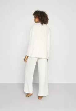 Comprar 😀 Anna Field SET - Pijama - Off-white, Mujer ✔️ -Anna Field Tienda de ventas 7e58375663f24a7ba2ef9267c974499c