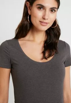 Presupuesto 🎉 Anna Field 3 PACK - Camiseta Básica - White/black/dark Grey, Mujer 🔔 9 Presupuesto 🎉 Anna Field 3 PACK - Camiseta Básica - White/black/dark Grey, Mujer 🔔 -Anna Field Tienda de ventas 8d73753d686e4e7eb30522402290ce73