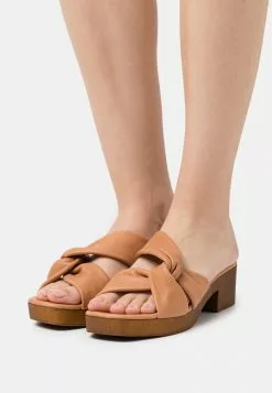 Venta al por mayor 😍 Anna Field LEATHER - Zuecos - Cognac, Mujer 😉