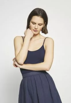 Toma de corriente ✔️ Anna Field 3er PACK - Top - White/navy/light Grey, Mujer 🛒 11 Toma de corriente ✔️ Anna Field 3er PACK - Top - White/navy/light Grey, Mujer 🛒 -Anna Field Tienda de ventas bafe6d5f6cc84d21b0c3c12d517deab3