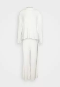 Comprar 😀 Anna Field SET - Pijama - Off-white, Mujer ✔️ -Anna Field Tienda de ventas e45f87d6cb1a4112bd176ed2eaf369b2