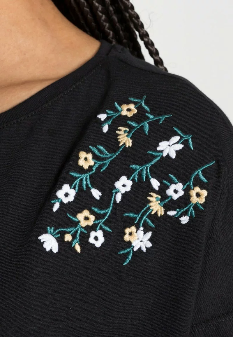 Para estrenar 🎁 Anna Field MANDALA DITSY FLOWER SHOULDER TEE - Camiseta Estampada - Black, Mujer 🎁 5 Para estrenar 🎁 Anna Field MANDALA DITSY FLOWER SHOULDER TEE - Camiseta Estampada - Black, Mujer 🎁 - Imagen 5